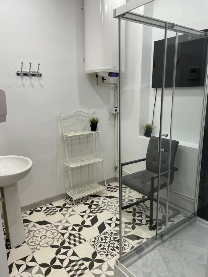 Flyfly Hostel , Darmowy Parking , Rezerwuj Przez Urzadzenia Mobilne -10 Procent فروتسواف المظهر الخارجي الصورة