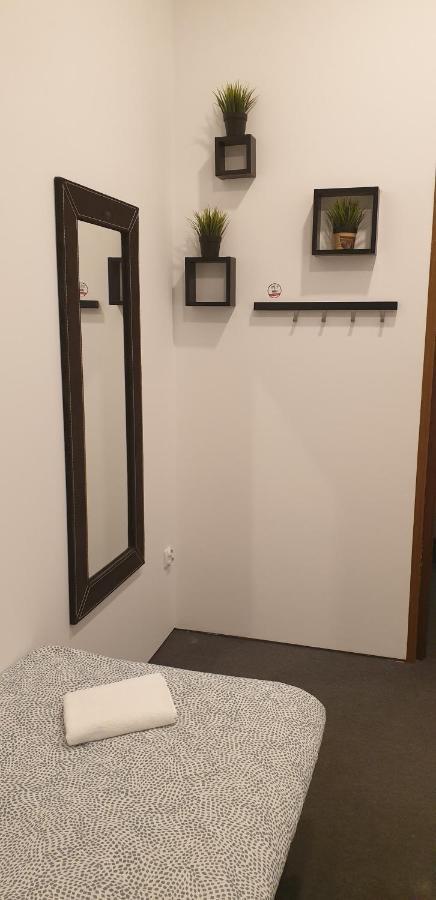Flyfly Hostel , Darmowy Parking , Rezerwuj Przez Urzadzenia Mobilne -10 Procent فروتسواف المظهر الخارجي الصورة