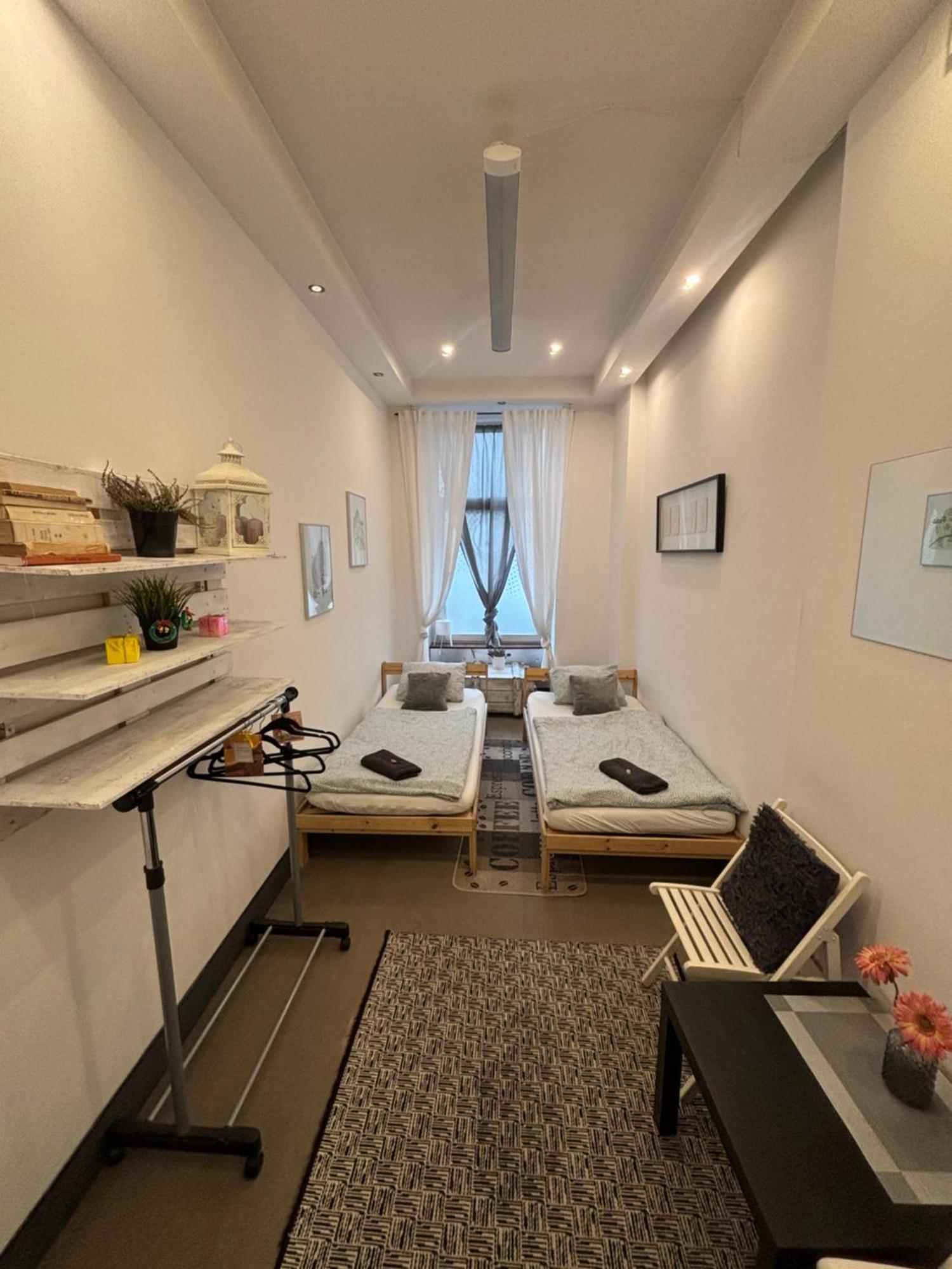 Flyfly Hostel , Darmowy Parking , Rezerwuj Przez Urzadzenia Mobilne -10 Procent فروتسواف المظهر الخارجي الصورة