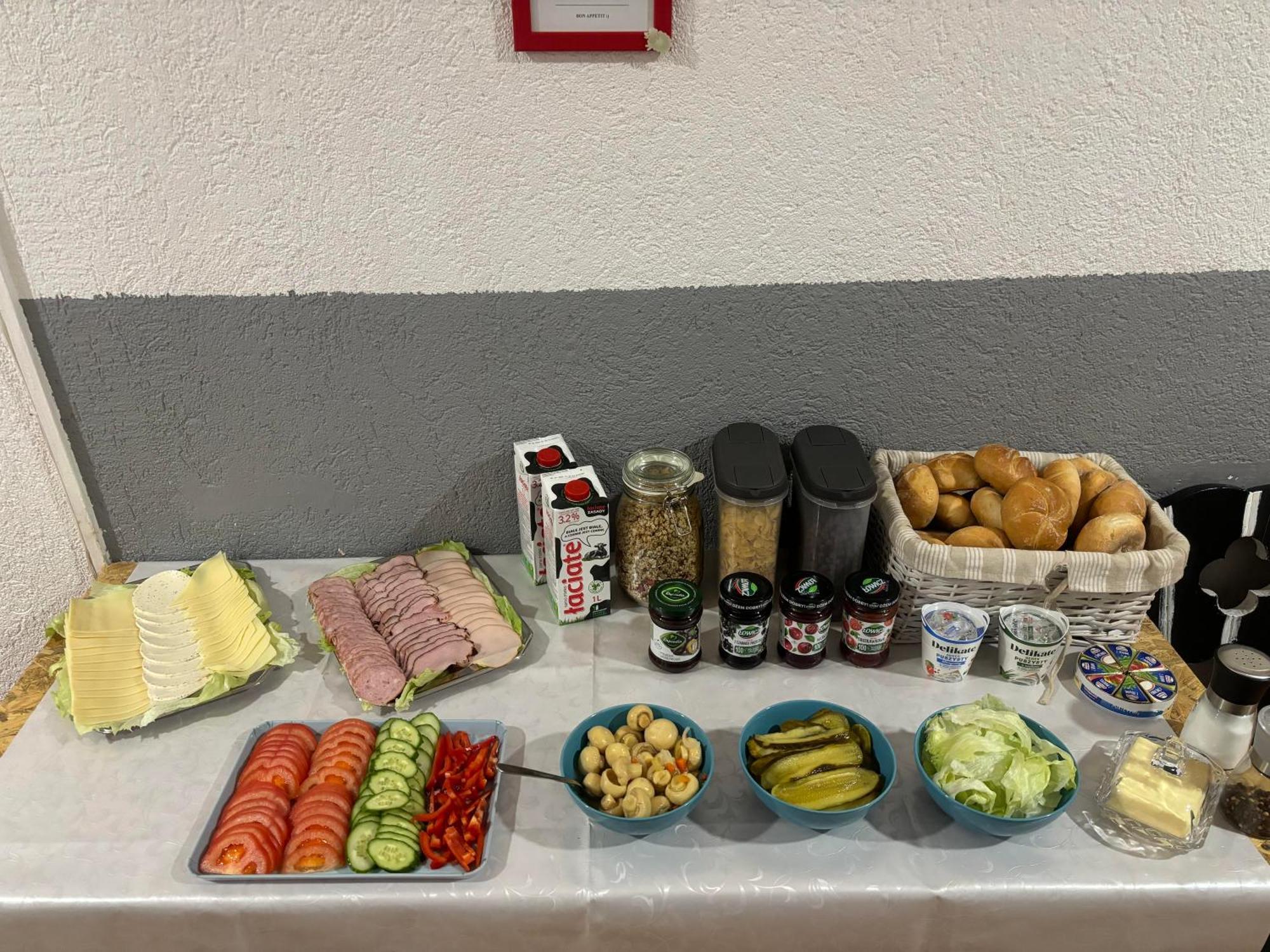Flyfly Hostel , Darmowy Parking , Rezerwuj Przez Urzadzenia Mobilne -10 Procent فروتسواف المظهر الخارجي الصورة
