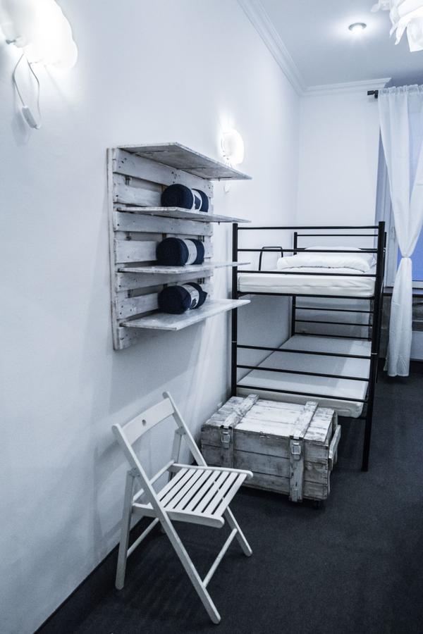 Flyfly Hostel , Darmowy Parking , Rezerwuj Przez Urzadzenia Mobilne -10 Procent فروتسواف المظهر الخارجي الصورة