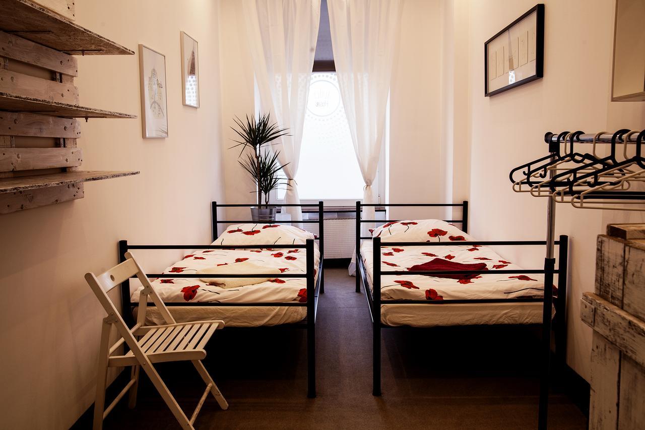 Flyfly Hostel , Darmowy Parking , Rezerwuj Przez Urzadzenia Mobilne -10 Procent فروتسواف المظهر الخارجي الصورة