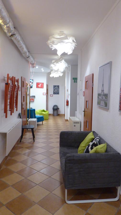 Flyfly Hostel , Darmowy Parking , Rezerwuj Przez Urzadzenia Mobilne -10 Procent فروتسواف المظهر الخارجي الصورة