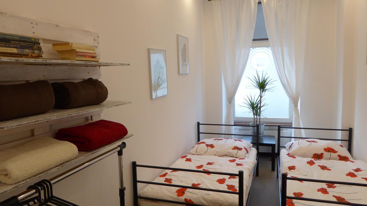 Flyfly Hostel , Darmowy Parking , Rezerwuj Przez Urzadzenia Mobilne -10 Procent فروتسواف المظهر الخارجي الصورة