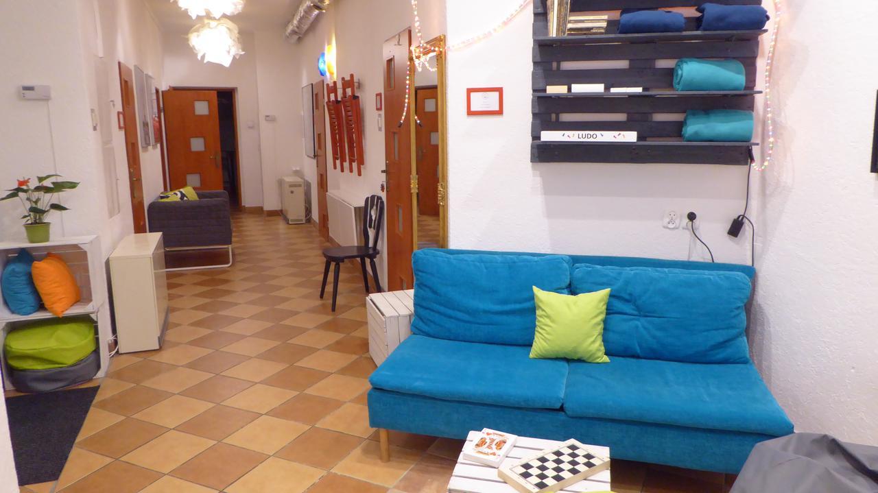Flyfly Hostel , Darmowy Parking , Rezerwuj Przez Urzadzenia Mobilne -10 Procent فروتسواف المظهر الخارجي الصورة