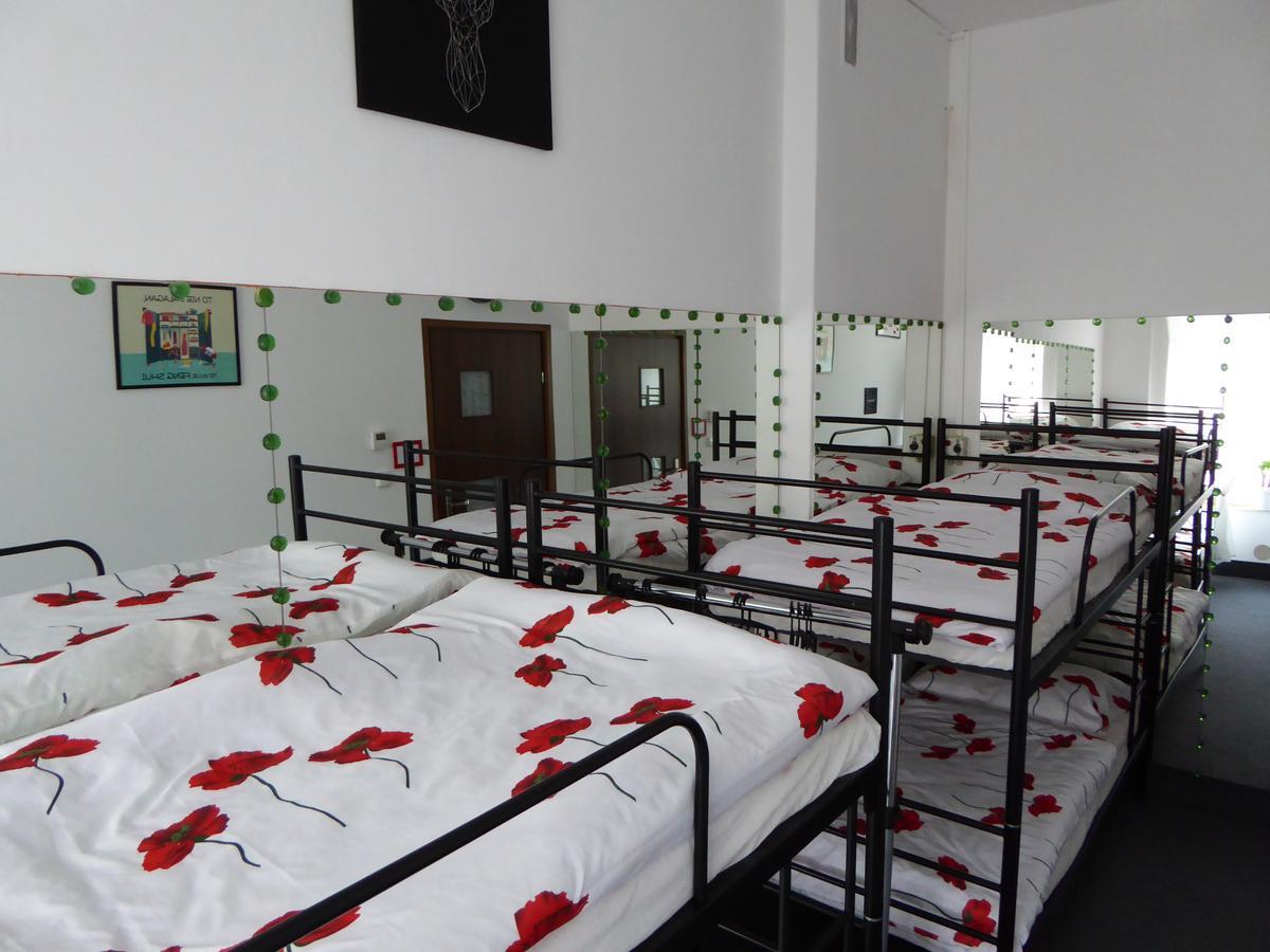 Flyfly Hostel , Darmowy Parking , Rezerwuj Przez Urzadzenia Mobilne -10 Procent فروتسواف المظهر الخارجي الصورة