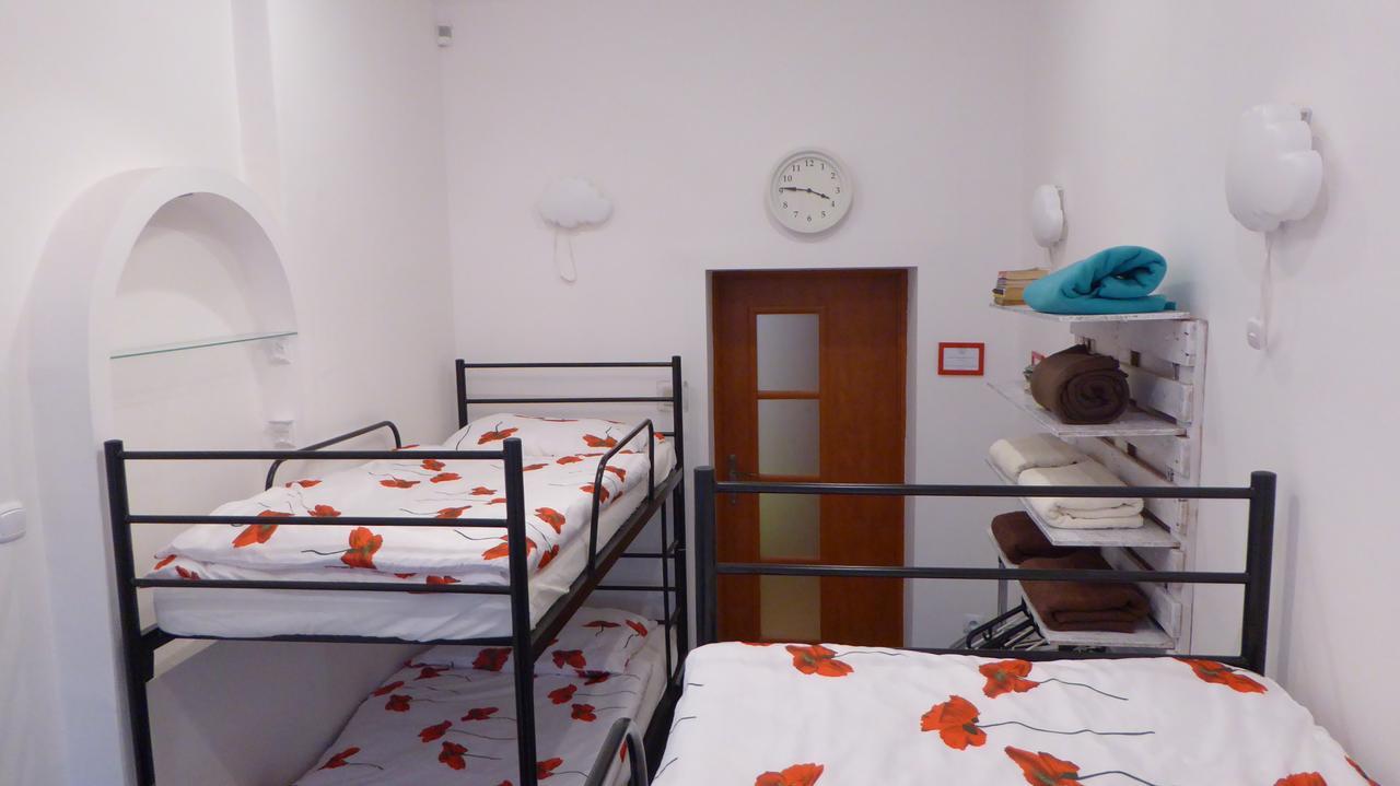 Flyfly Hostel , Darmowy Parking , Rezerwuj Przez Urzadzenia Mobilne -10 Procent فروتسواف المظهر الخارجي الصورة